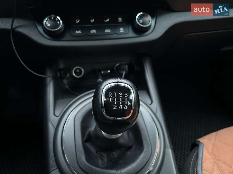 Внедорожник / Кроссовер Kia Sportage 2013 в Киеве