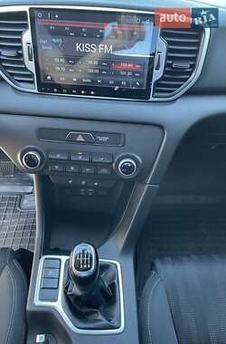 Позашляховик / Кросовер Kia Sportage 2016 в 