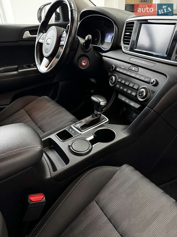 Позашляховик / Кросовер Kia Sportage 2019 в 