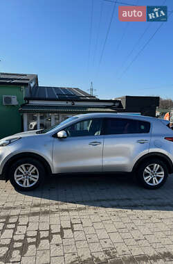 Внедорожник / Кроссовер Kia Sportage 2016 в 