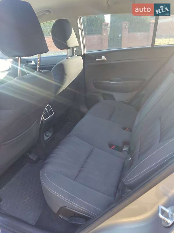 Внедорожник / Кроссовер Kia Sportage 2016 в Львове