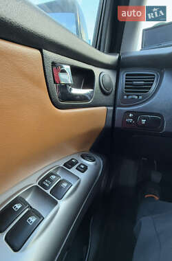 Внедорожник / Кроссовер Kia Sportage 2007 в 