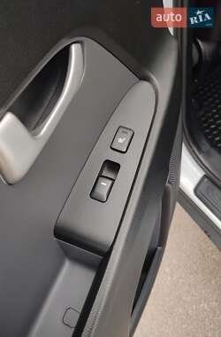 Внедорожник / Кроссовер Kia Sportage 2013 в 