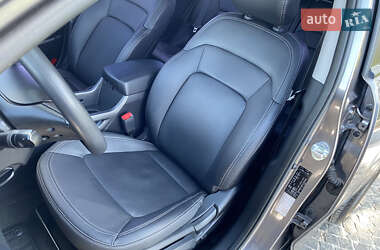 Внедорожник / Кроссовер Kia Sportage 2012 в 