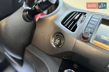 Внедорожник / Кроссовер Kia Sportage 2012 в 