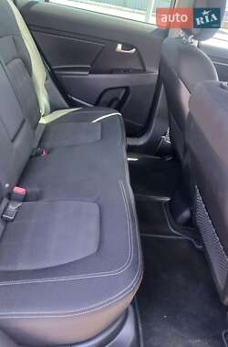 Внедорожник / Кроссовер Kia Sportage 2012 в 