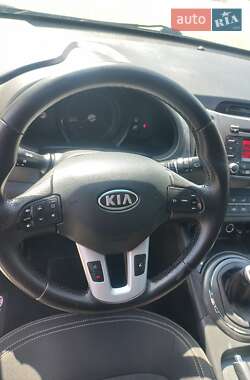 Внедорожник / Кроссовер Kia Sportage 2012 в 