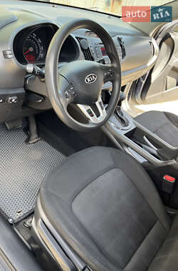 Внедорожник / Кроссовер Kia Sportage 2011 в 