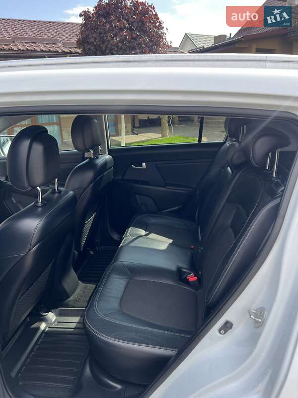 Внедорожник / Кроссовер Kia Sportage 2011 в Ровно