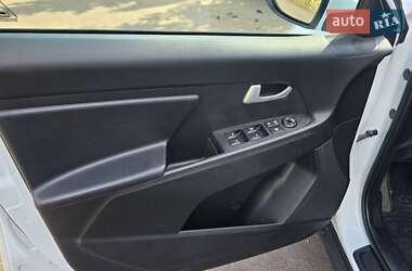 Внедорожник / Кроссовер Kia Sportage 2012 в 