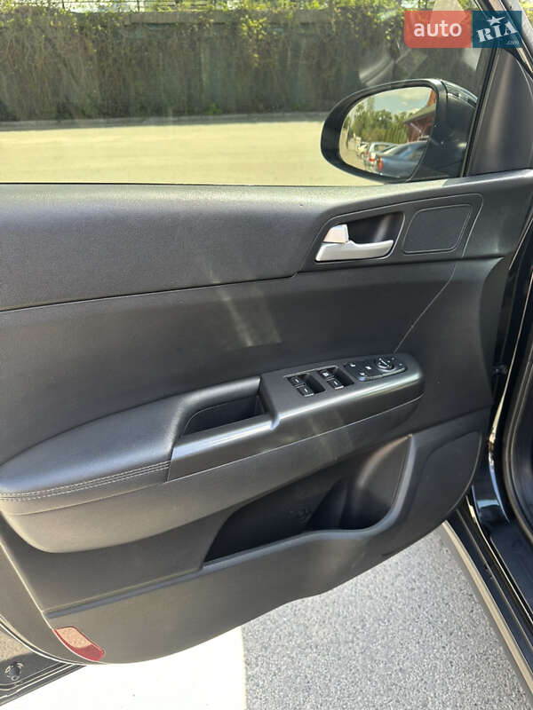 Внедорожник / Кроссовер Kia Sportage 2016 в Днепре