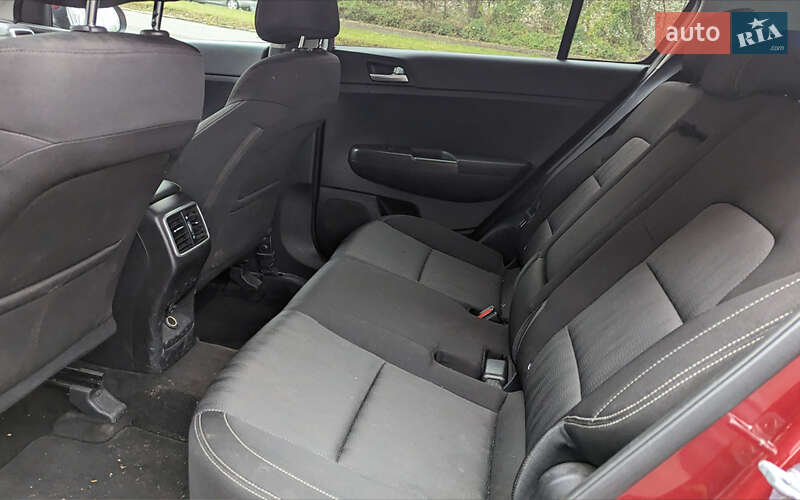 Внедорожник / Кроссовер Kia Sportage 2016 в Черновцах