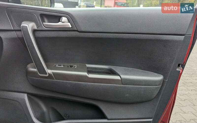 Внедорожник / Кроссовер Kia Sportage 2016 в Черновцах