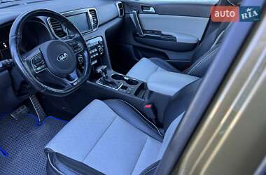 Позашляховик / Кросовер Kia Sportage 2016 в 