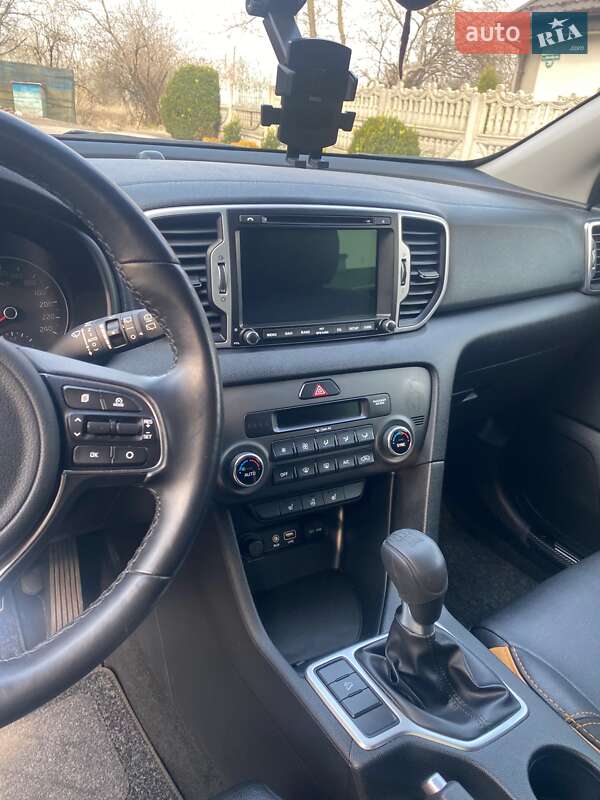 Позашляховик / Кросовер Kia Sportage 2017 в Нововолинську