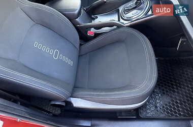 Внедорожник / Кроссовер Kia Sportage 2012 в 