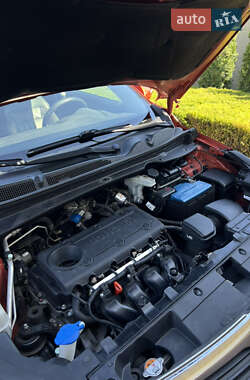 Внедорожник / Кроссовер Kia Sportage 2012 в 