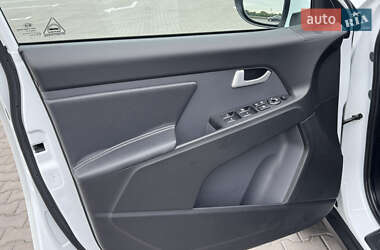Позашляховик / Кросовер Kia Sportage 2012 в 