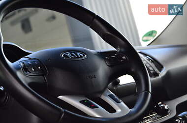 Позашляховик / Кросовер Kia Sportage 2012 в 