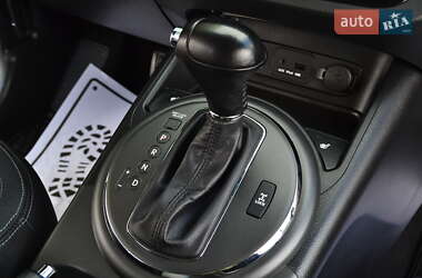 Позашляховик / Кросовер Kia Sportage 2012 в 