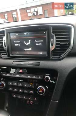 Позашляховик / Кросовер Kia Sportage 2016 в 