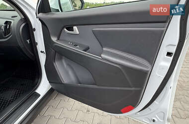 Внедорожник / Кроссовер Kia Sportage 2012 в 