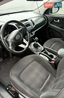 Внедорожник / Кроссовер Kia Sportage 2012 в 