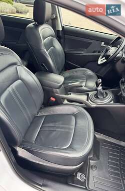 Позашляховик / Кросовер Kia Sportage 2013 в 