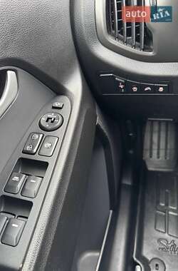 Позашляховик / Кросовер Kia Sportage 2013 в 