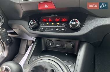 Внедорожник / Кроссовер Kia Sportage 2011 в 