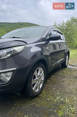 Внедорожник / Кроссовер Kia Sportage 2012 в Делятине