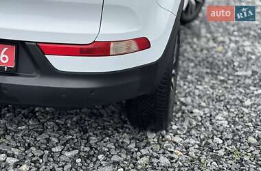 Внедорожник / Кроссовер Kia Sportage 2012 в 