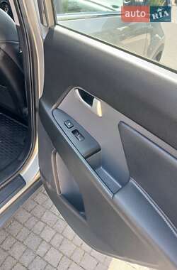 Внедорожник / Кроссовер Kia Sportage 2011 в 