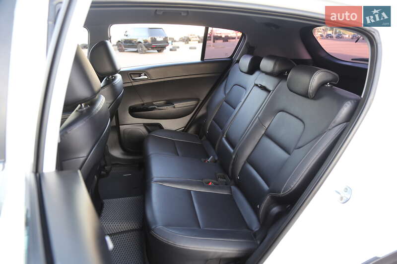 Внедорожник / Кроссовер Kia Sportage 2015 в Киеве