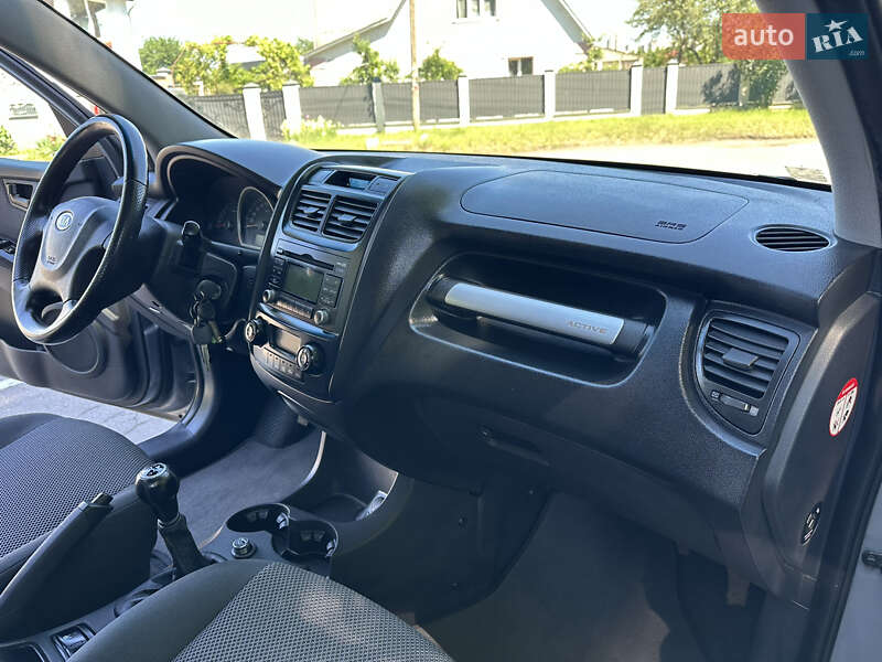 Позашляховик / Кросовер Kia Sportage 2009 в Вінниці