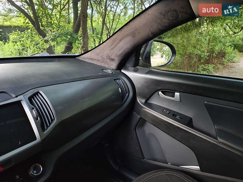 Позашляховик / Кросовер Kia Sportage 2012 в Чернівцях