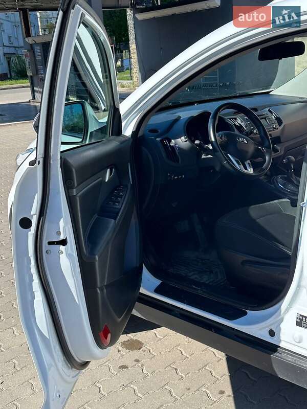 Внедорожник / Кроссовер Kia Sportage 2012 в Калуше