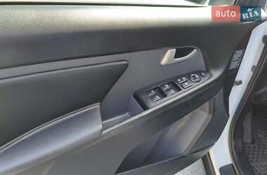 Внедорожник / Кроссовер Kia Sportage 2011 в 
