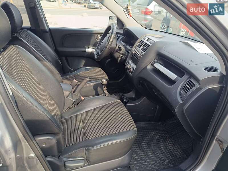 Позашляховик / Кросовер Kia Sportage 2006 в Хмельницькому