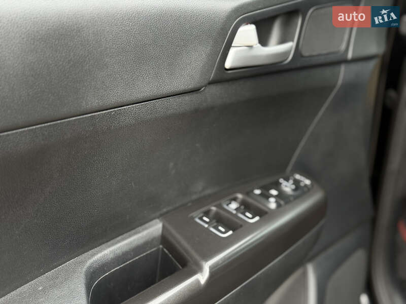 Внедорожник / Кроссовер Kia Sportage 2016 в Днепре