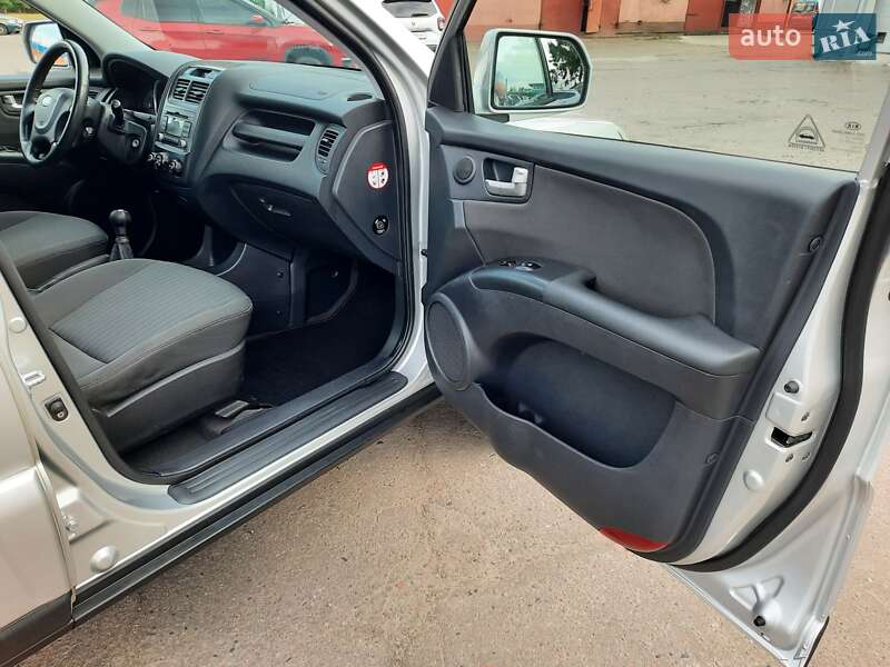 Внедорожник / Кроссовер Kia Sportage 2009 в Полтаве