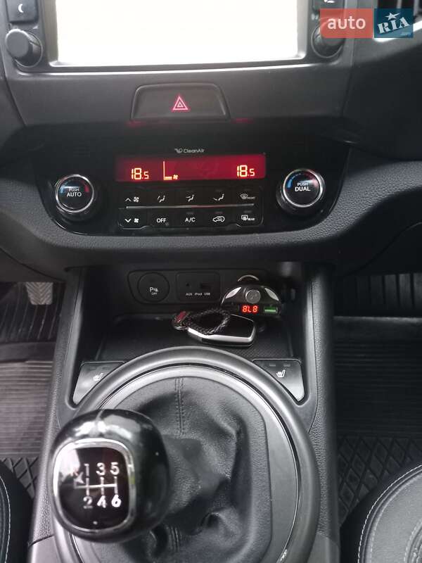 Внедорожник / Кроссовер Kia Sportage 2011 в Романове