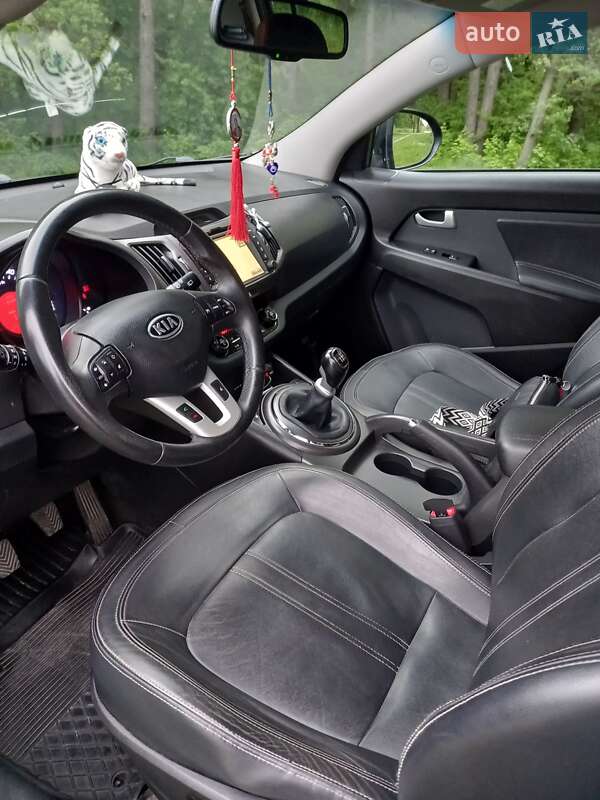 Внедорожник / Кроссовер Kia Sportage 2011 в Романове