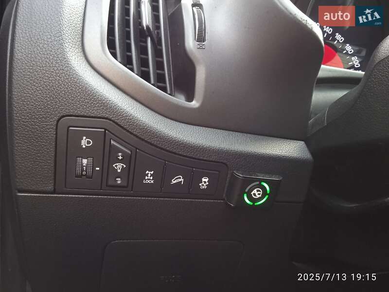 Позашляховик / Кросовер Kia Sportage 2011 в Запоріжжі