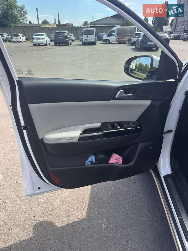 Позашляховик / Кросовер Kia Sportage 2016 в Києві