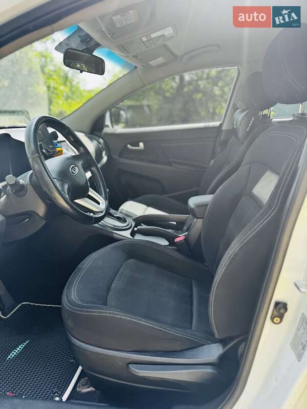 Позашляховик / Кросовер Kia Sportage 2012 в Миколаєві