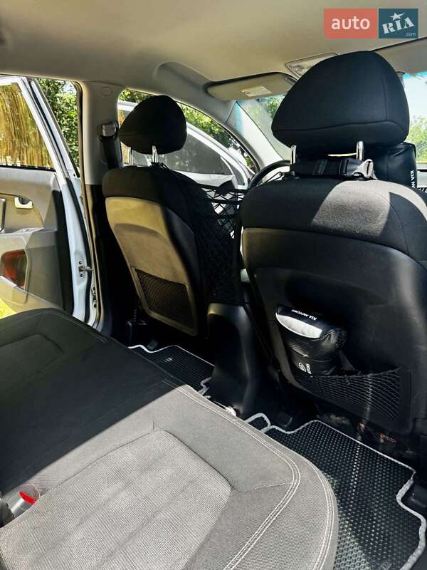 Позашляховик / Кросовер Kia Sportage 2012 в Миколаєві