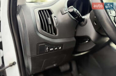 Внедорожник / Кроссовер Kia Sportage 2011 в 