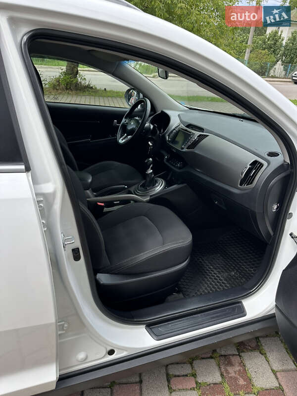 Внедорожник / Кроссовер Kia Sportage 2014 в Надворной