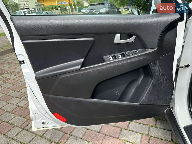 Внедорожник / Кроссовер Kia Sportage 2014 в Надворной